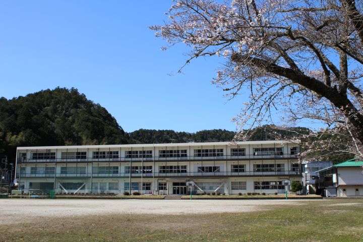 学校の写真　480*360